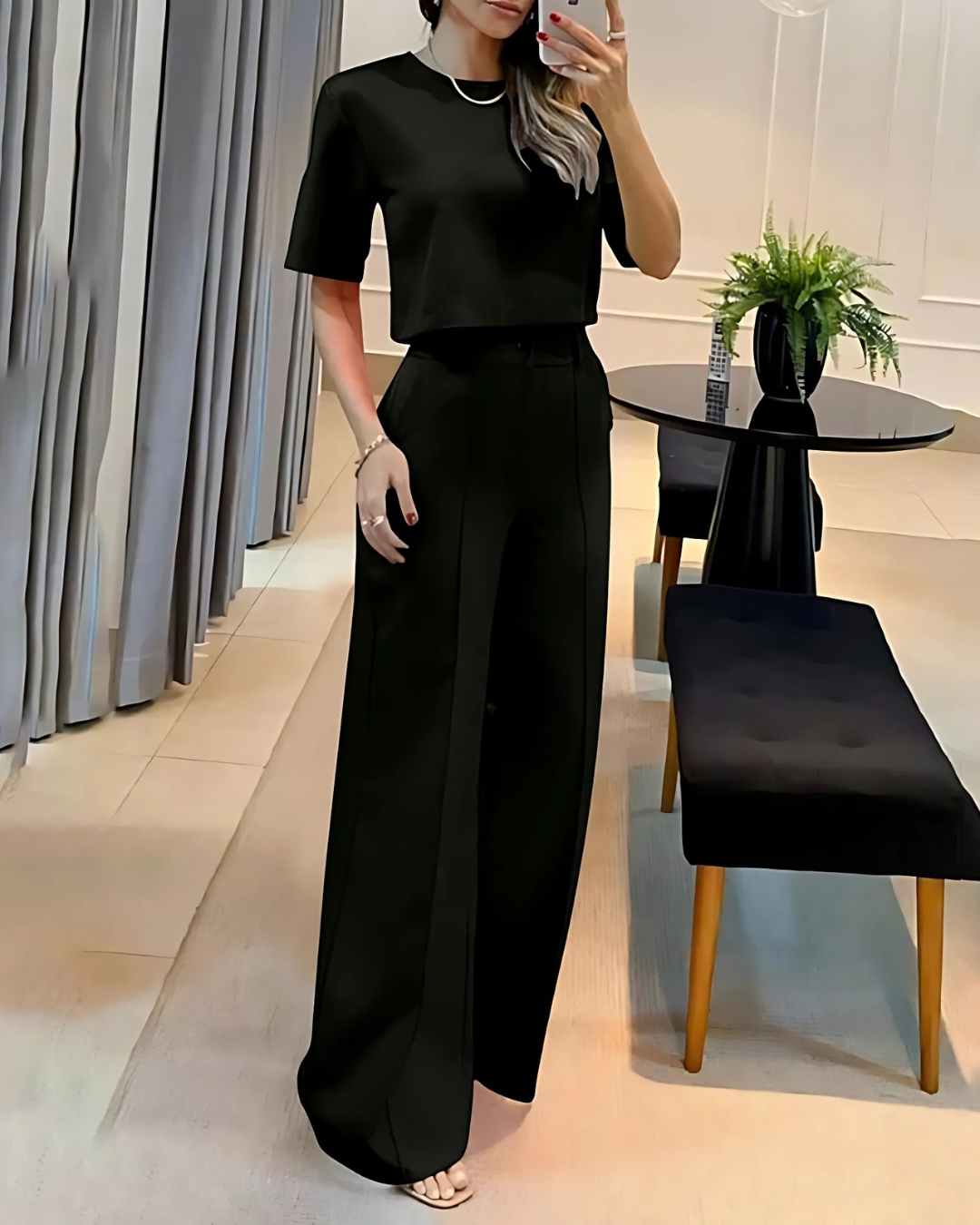 Ensemble stylé avec haut court et pantalon large pour femmes