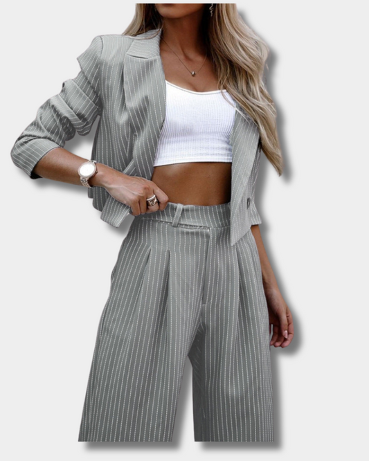 Ensemble deux pièces rayé haut court et pantalon