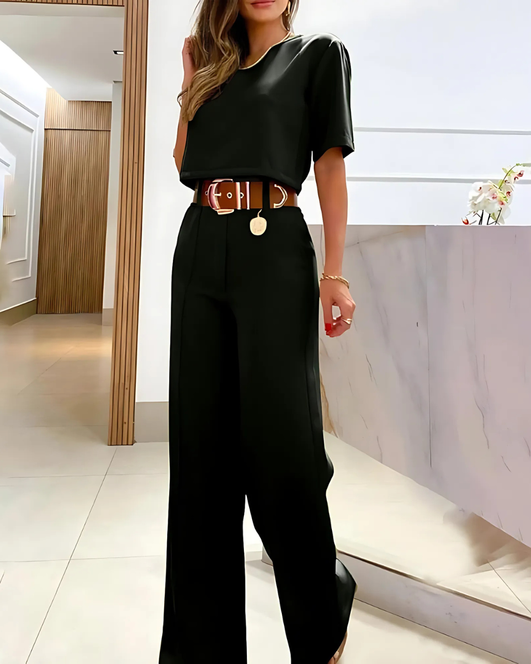 Ensemble stylé avec haut court et pantalon large pour femmes