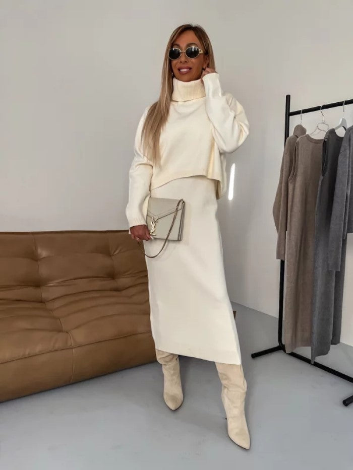Ensemble  pull col roulé et robe longue